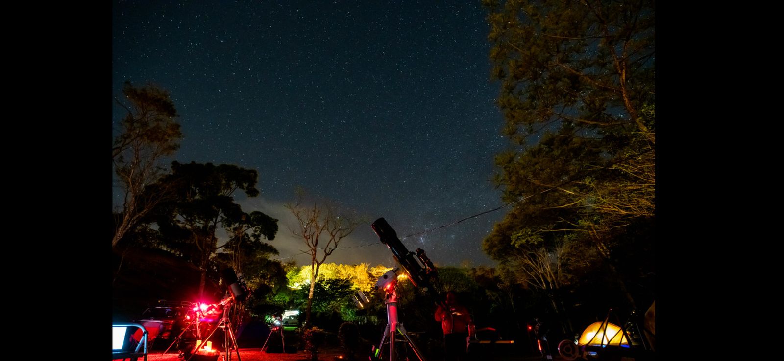 Lo que necesita saber para asistir a un evento con de observación astronómica en Costa Rica.